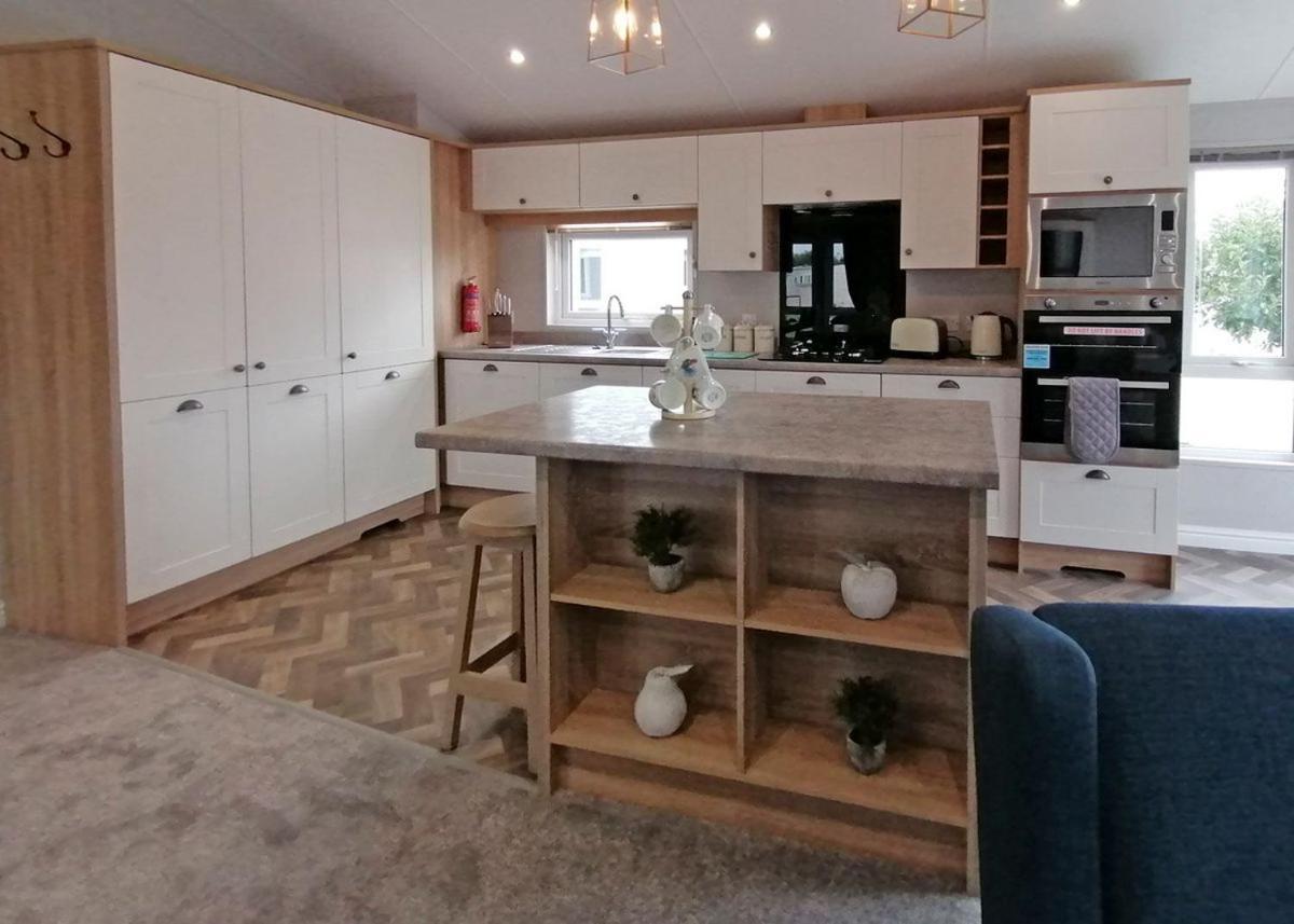 The Springs Lakeside Holiday Park Fladbury Extérieur photo