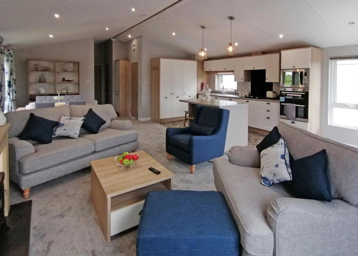 The Springs Lakeside Holiday Park Fladbury Extérieur photo