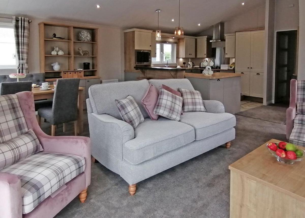 The Springs Lakeside Holiday Park Fladbury Extérieur photo
